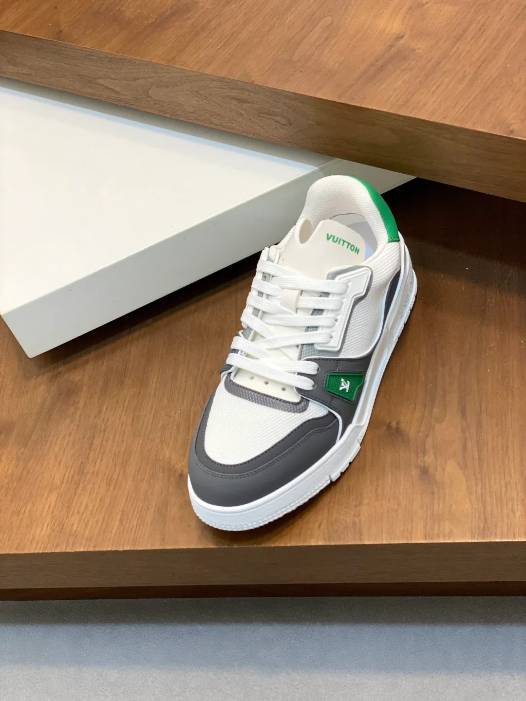 Men's shoes 💰900 Loui* Vuitto* - Louis ** donkey house New color matching men's trainer sneakers, this LV Trainer sneaker is made of calfskin and breathable mesh, showing pure colors, the #54 logo on the back traces the brand's birth in 1854, the designer's handwritten brand logo embellishes one side, designed by Virgil Abloh himself, a very commemorative sneaker, the new lv Louis Vuitton loui* vuitto* trainer sneaker low casual sports culture versatile basketball sneakers Size: 39-44 (customized at 38.45)